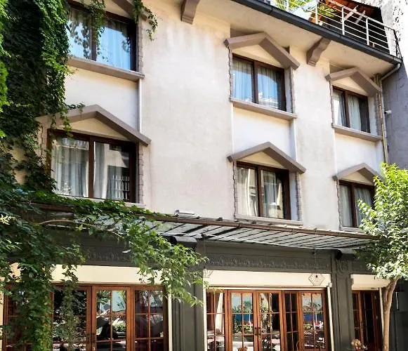 Apartment Level Suites - 104 *